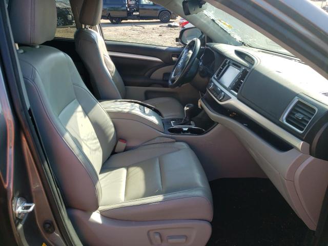Photo 5 from auction – 2017 TOYOTA HIGHLANDER with VIN 5TDJZRFH1HS472499