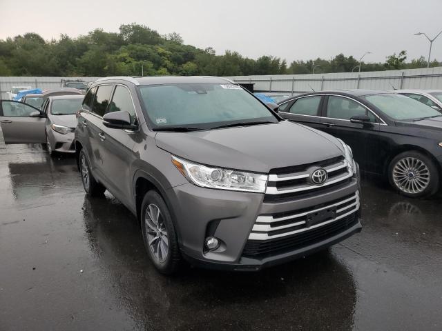 TOYOTA HIGHLANDER 2019 with VIN 5TDJZRFH7KS595795 - Photo from auction