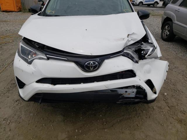 Photo 7 from auction – 2017 TOYOTA RAV4 LE with VIN 2T3BFREV6HW574657