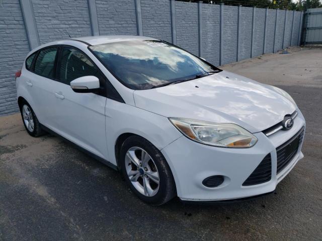 FORD FOCUS SE 2013 مع رقم تعريف المركبة 1FADP3K2XDL205395 - صورة من المزاد