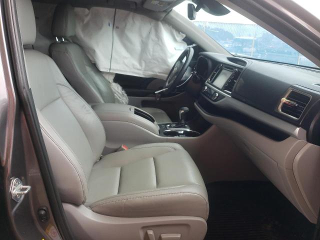 Photo 5 from auction – 2019 TOYOTA HIGHLANDER with VIN 5TDKZRFH3KS555556