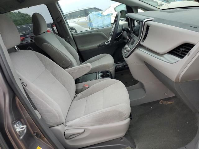 Photo 5 from auction – 2017 TOYOTA SIENNA LE with VIN 5TDKZ3DC6HS769406