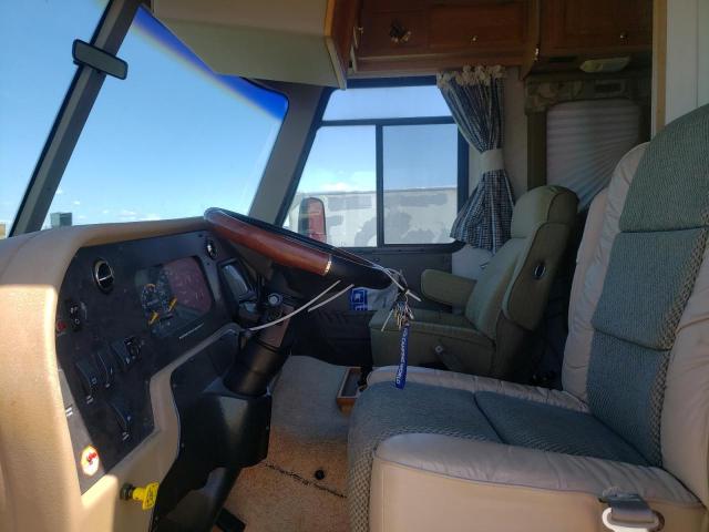 Photo 5 from auction – 1999 TRVL MOTORHOME with VIN 5B4LP37J5X3310104