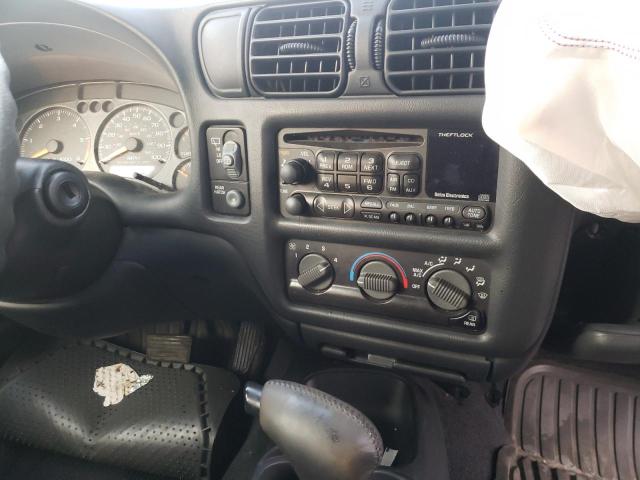 Photo 9 from auction – 2002 CHEVROLET BLAZER with VIN 1GNCS18W82K145534