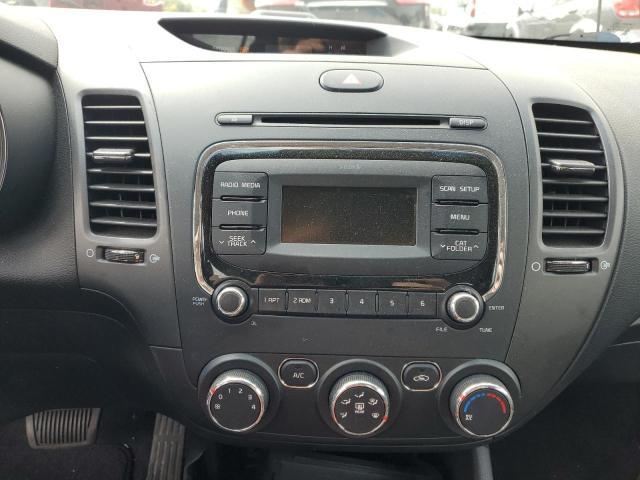Photo 9 from auction – 2017 KIA FORTE LX with VIN 3KPFK4A75HE105594