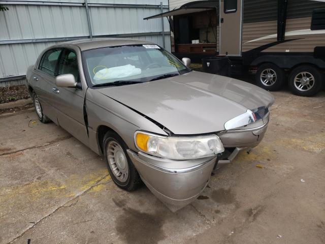 LINCOLN TOWN CAR E 2000 with VIN 1LNHM81W3YY933814 - Photo from auction