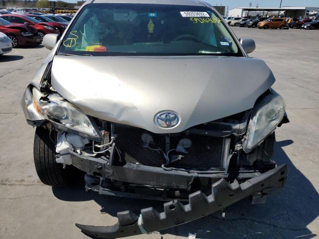 Photo 9 from auction – 2015 TOYOTA SIENNA LE with VIN 5TDKK3DC6FS623055