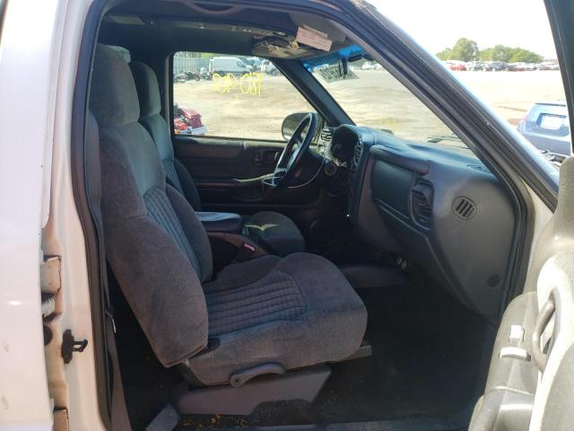 Photo 5 from auction – 2002 CHEVROLET BLAZER with VIN 1GNDT13W42K172688