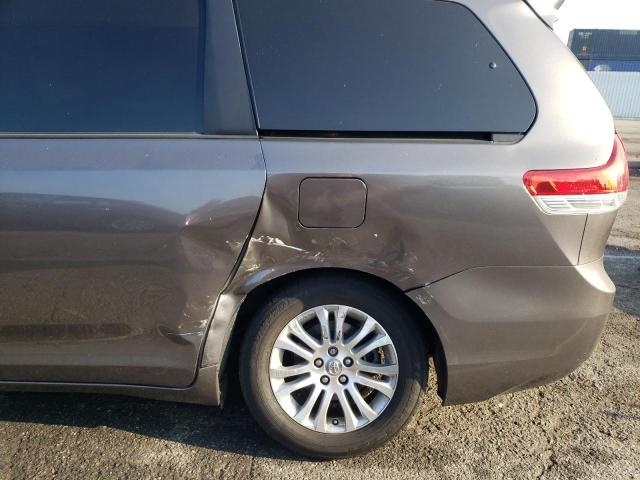 Photo 9 from auction – 2014 TOYOTA SIENNA XLE with VIN 5TDYK3DC0ES491600