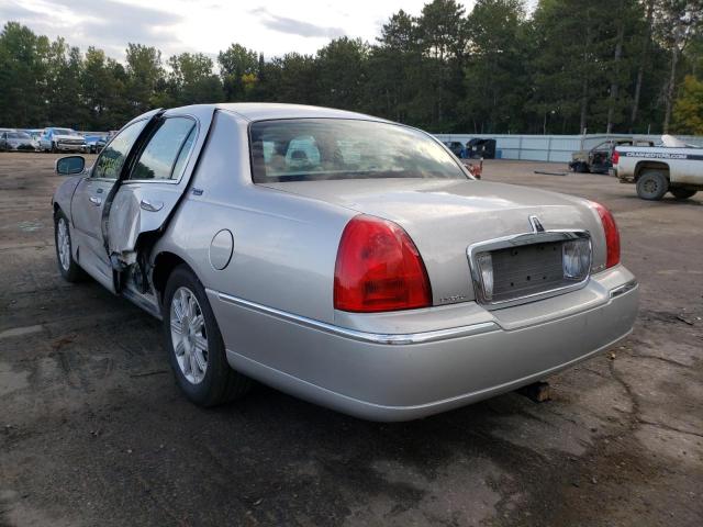 Photo 3 from auction – 2010 LINCOLN TOWN CAR with VIN 2LNBL8CV7AX615519
