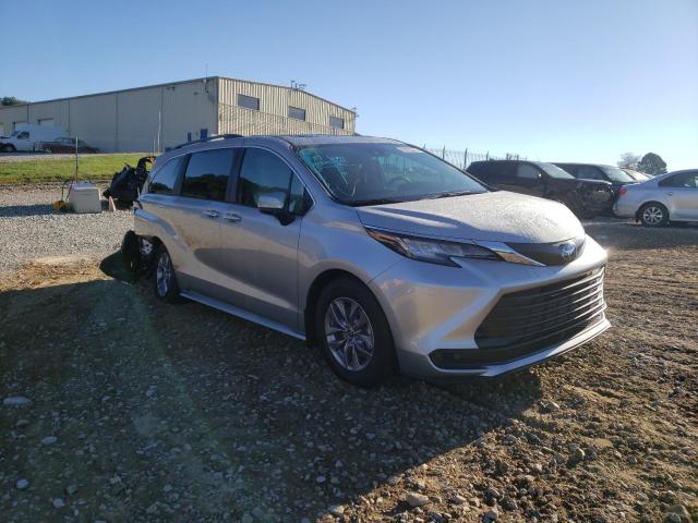 TOYOTA SIENNA LE 2022 with VIN 5TDBRKEC2NS125146 - Photo from auction