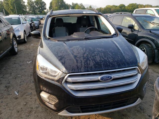 Photo 9 from auction – 2017 FORD ESCAPE SE with VIN 1FMCU0GD2HUC64637
