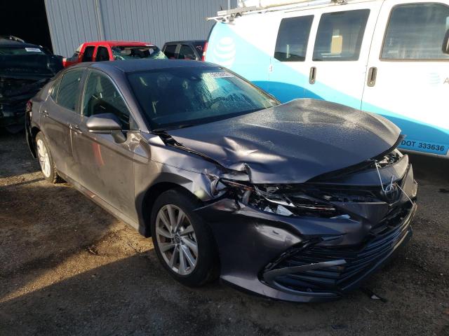 Photo 1 from auction – 2022 TOYOTA CAMRY LE with VIN 4T1C11AK2NU034808