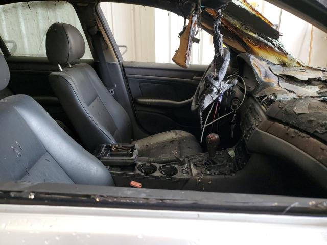 Photo 5 from auction – 2003 BMW 325I with VIN WBAET37483NJ31396