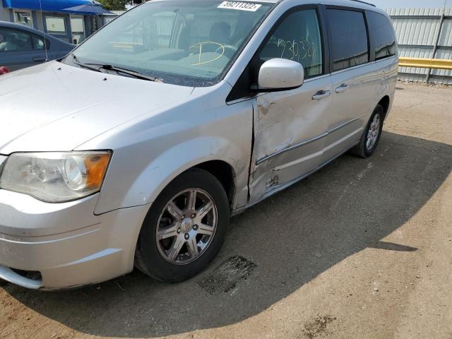 Photo 9 from auction – 2010 CHRYSLER TOWN & COU with VIN 2A4RR5D13AR458176