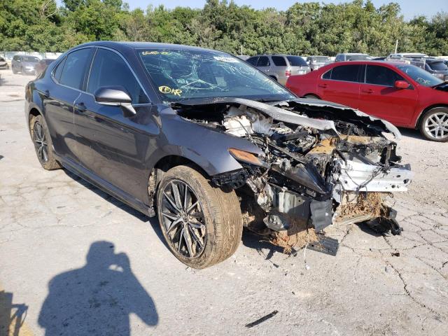 TOYOTA CAMRY SE 2022 with VIN 4T1G11AK4NU658322 - Photo from auction
