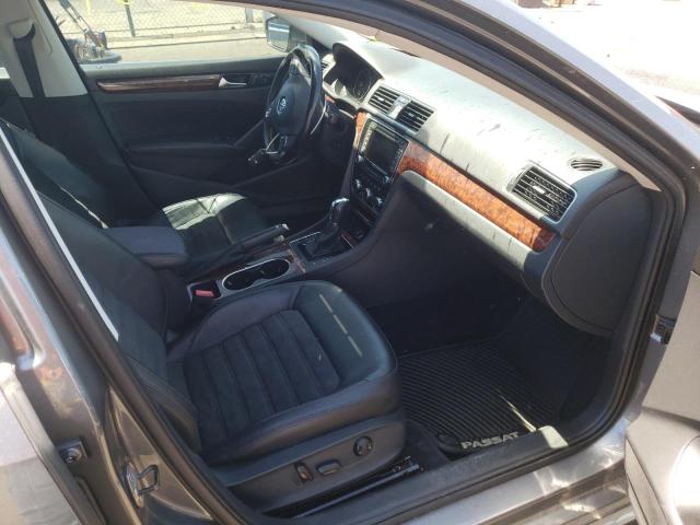 Photo 5 from auction – 2013 VOLKSWAGEN PASSAT SEL with VIN 1VWCN7A32DC089779