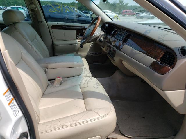 Photo 5 from auction – 2002 LINCOLN TOWN CAR C with VIN 1LNHM83WX2Y663632