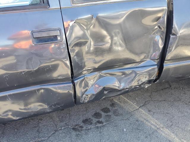 Photo 9 from auction – 2000 CHEVROLET SILVERADO with VIN 1GCGC29R9YF470216