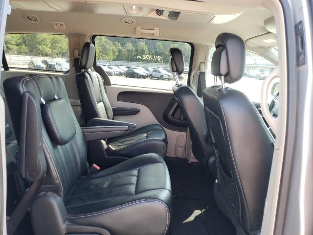 Photo 6 from auction – 2015 CHRYSLER TOWN & COU with VIN 2C4RC1BG1FR588293