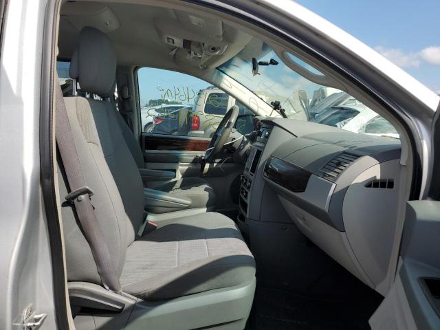 Photo 5 from auction – 2010 CHRYSLER TOWN AND C with VIN 2A4RR5D19AR285540