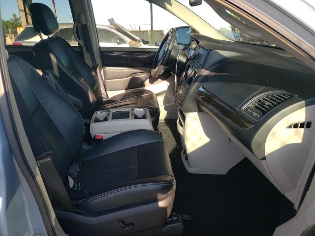 Photo 5 from auction – 2016 CHRYSLER TOWN & COU with VIN 2C4RC1CGXGR190483