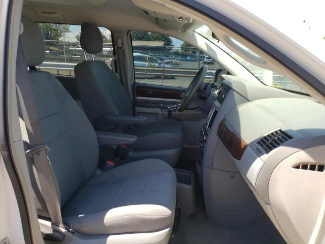 Photo 5 from auction – 2010 CHRYSLER TOWN & COU with VIN 2A4RR5D13AR491565