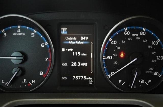 Photo 8 from auction – 2017 TOYOTA RAV4 LE with VIN JTMZFREV0HJ109837