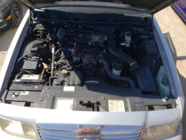 Photo 7 from auction – 2000 FORD CROWN VICT with VIN 2FAFP74W0YX137973