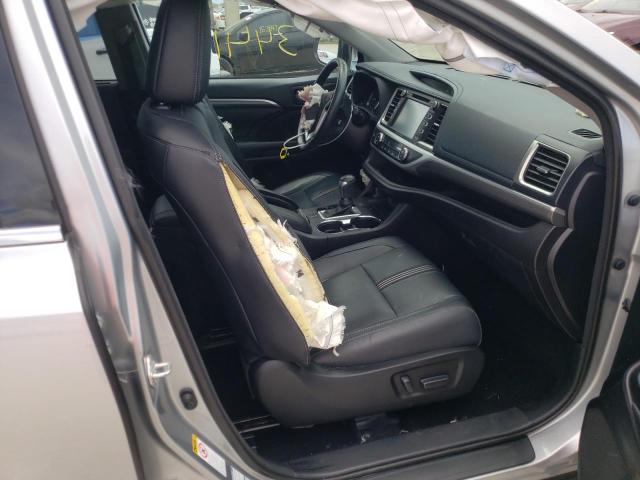 Photo 5 from auction – 2018 TOYOTA HIGHLANDER with VIN 5TDJZRFH9JS562134