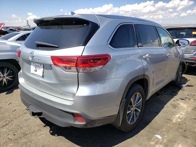 Photo 4 from auction – 2017 TOYOTA HIGHLANDER with VIN 5TDJZRFH1HS387596