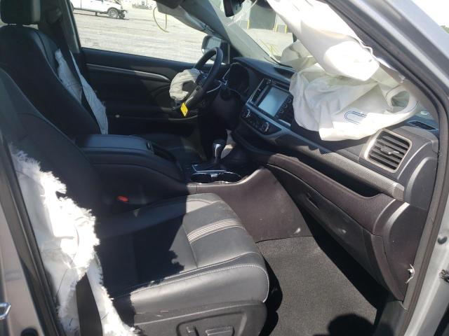 Photo 5 from auction – 2017 TOYOTA HIGHLANDER with VIN 5TDJZRFH9HS377320