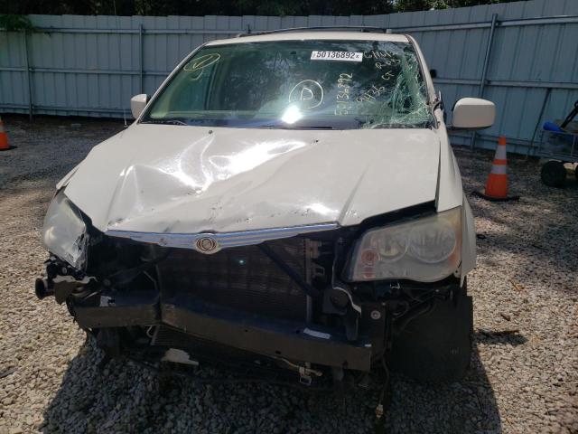 Photo 9 from auction – 2010 CHRYSLER TOWN & COU with VIN 2A4RR5D1XAR249436