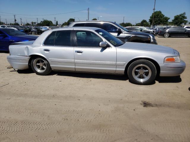Photo 9 from auction – 2000 FORD CROWN VICT with VIN 2FAFP74W0YX137973
