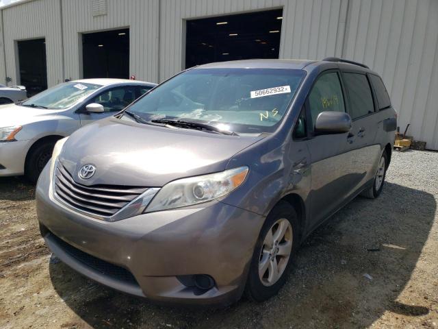 Photo 2 from auction – 2015 TOYOTA SIENNA LE with VIN 5TDKK3DC8FS682348