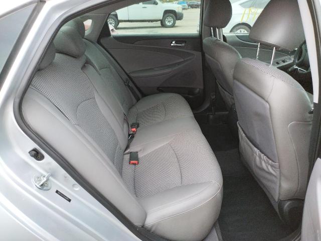 Photo 6 from auction – 2012 HYUNDAI SONATA SE with VIN 5NPEC4AC1CH364013