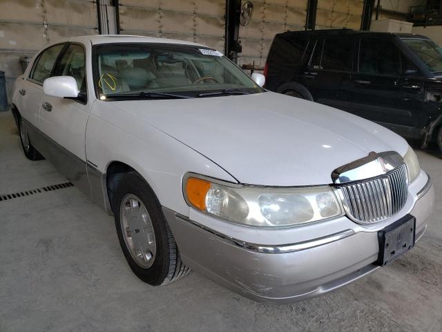 LINCOLN TOWN CAR S 2000 with VIN 1LNHM82W2YY929705 - Photo from auction