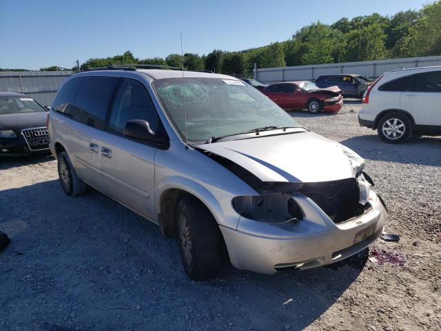 CHRYSLER TOWN & COU 2005 with VIN 2C4GP44R25R497186 - Photo from auction