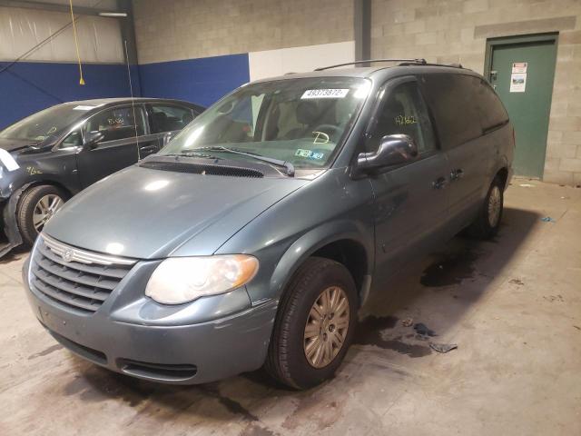 Photo 2 from auction – 2007 CHRYSLER TOWN & COU with VIN 2A4GP44R17R166743