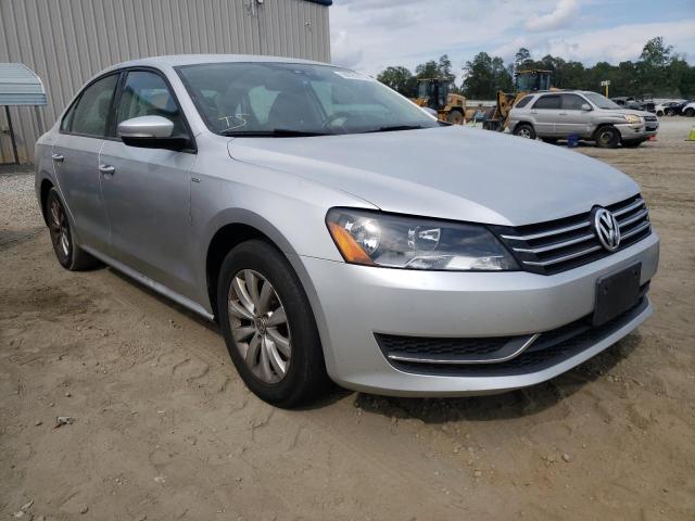 VOLKSWAGEN PASSAT S 2015 with VIN 1VWAT7A33FC098152 - Photo from auction