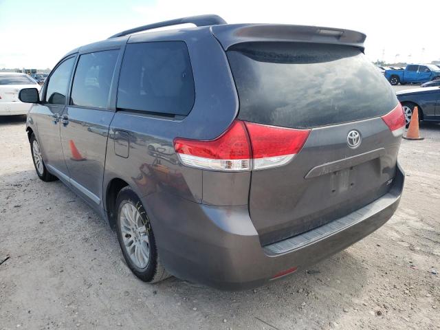 Photo 3 from auction – 2013 TOYOTA SIENNA XLE with VIN 5TDYK3DC4DS370437