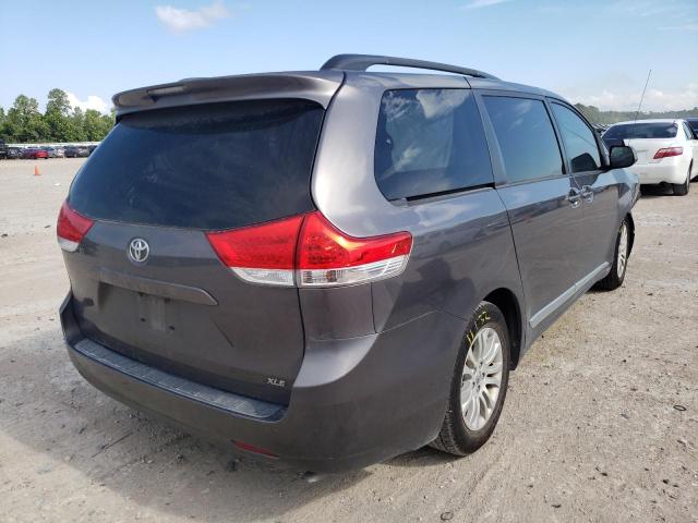 Photo 4 from auction – 2013 TOYOTA SIENNA XLE with VIN 5TDYK3DC4DS370437