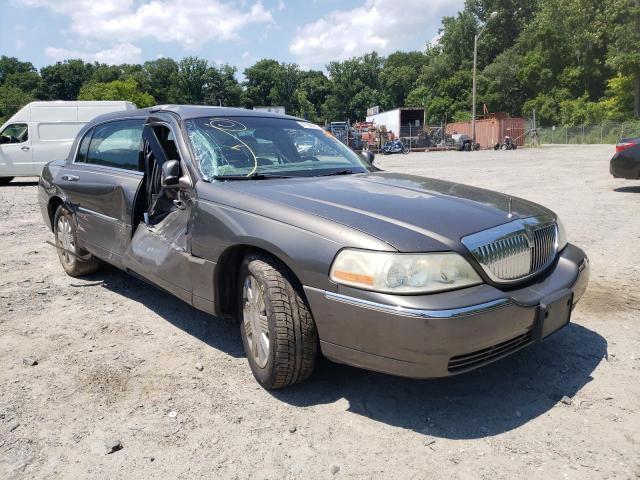 LINCOLN TOWN CAR U 2004 with VIN 1LNHM83W14Y658404 - Photo from auction