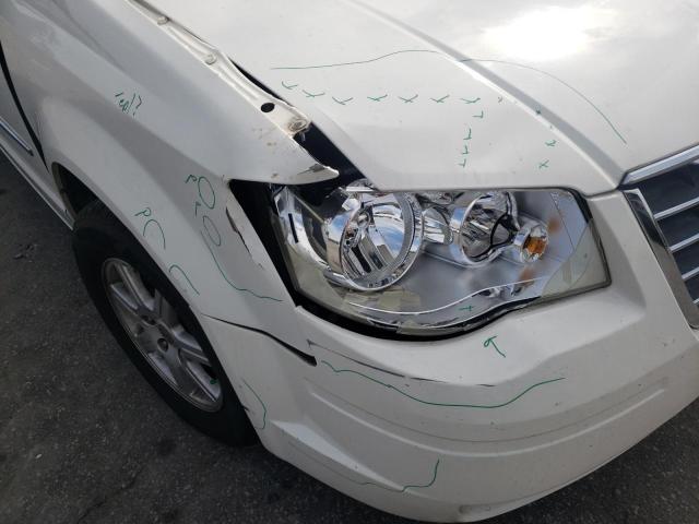Photo 9 from auction – 2010 CHRYSLER TOWN & COU with VIN 2A4RR5D16AR213985