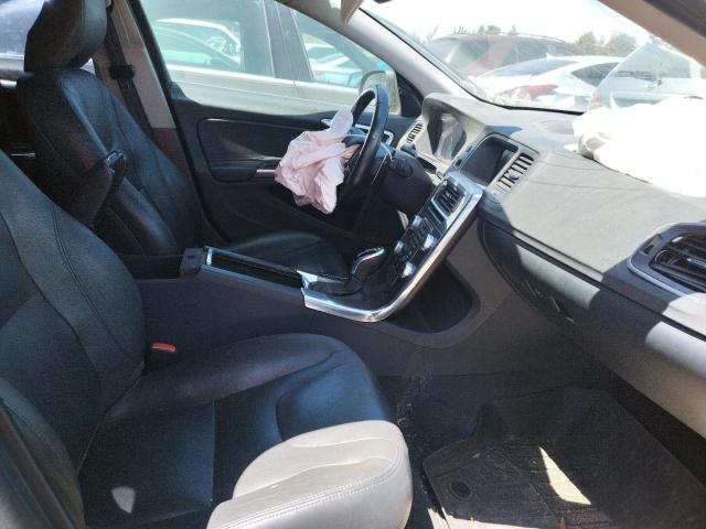 Photo 5 from auction – 2015 VOLVO V60 PREMIE with VIN YV140MEK4F1266038