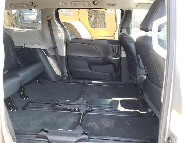 Photo 6 from auction – 2017 TOYOTA SIENNA SE with VIN 5TDXZ3DC7HS777732