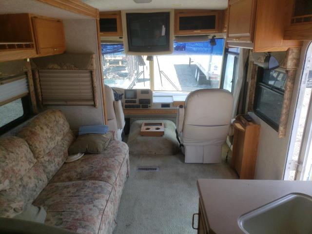 Photo 5 from auction – 2001 WINNEBAGO MOTORHOME with VIN 1FCNF53SX10A18991