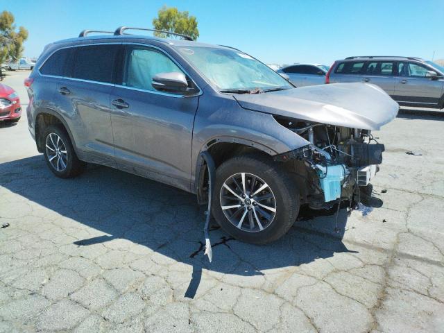 TOYOTA HIGHLANDER 2018 z numerem VIN 5TDJZRFH3JS819160 - Zdjęcie z aukcji