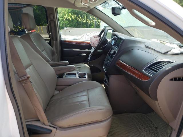 Photo 5 from auction – 2015 CHRYSLER TOWN & COU with VIN 2C4RC1BG5FR706507