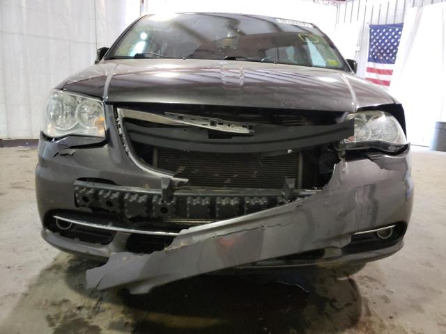 Photo 9 from auction – 2016 CHRYSLER TOWN & COU with VIN 2C4RC1BG0GR205400